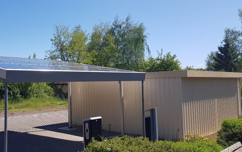 Solarcarport mit Ladepunkt